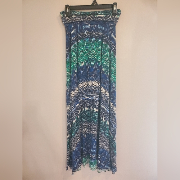 CLEARANCE SALE- Final Touch Skirt, Small - Picture 1 of 3